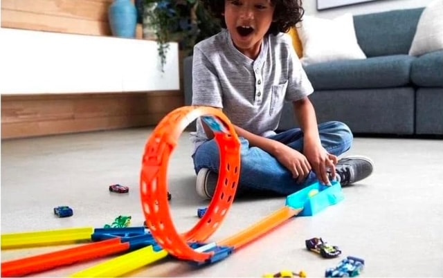 Hot Wheels Track Builder Loop-ratasetti 2 Hot Wheels Track Builder Loop-ratasetti - Image 2