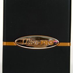 Ultra Pro Satiininen Keräilykorttirasia, musta