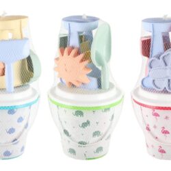 Hiekkalelut ämpärissä lajitelma-muksumassi.fi